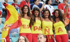 Ngắm những nữ CĐV nóng bỏng trên khán đài World Cup 2018