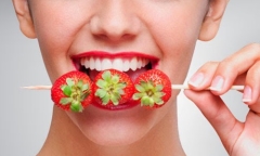 Những mẹo vặt đơn giản giúp bạn có được hàm răng trắng sáng rạng rỡ