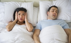 Chỉ cần làm cách này, bạn sẽ hết ngủ ngáy ngay lập tức