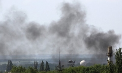Quân đội Ukraina tấn công sân bay, nhà ga Donetsk