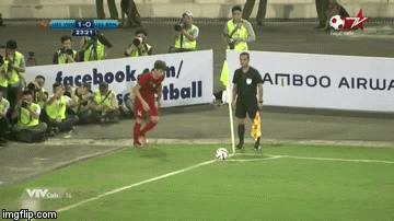 Clip: Thành Chung tung cú đá bồi nhân đôi cách biệt cho U23 Việt Nam
