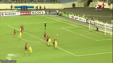 Clip: Quang Hải tung cú đá hiểm hóc ấn định tỉ số 6-0 cho đội tuyển Việt Nam