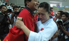 Clip: Võ sỹ Hoàng Ngân đánh bại đối thủ người Indonesia