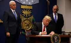 Donald Trump ký lệnh cấm người tị nạn và Hồi giáo nhập cư vào Mỹ