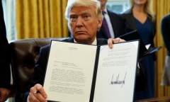Toàn cảnh ngày làm việc thứ hai của tổng thống Trump