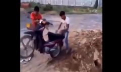 Hậu quả của việc đùa với xe máy