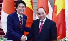 Thủ tướng Nhật Shinzo Abe tuyên bố sẽ cung cấp 6 tàu tuần tra mới cho Việt Nam