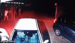 Video: Bà mẹ dũng cảm một tay bồng con, một tay chống trả lại 3 tên cướp có vũ trang