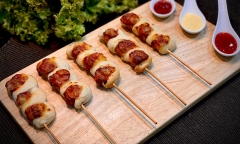 Pizza tròn đã xưa rồi, nay phải xiên que mới khiến bé mê mẩn