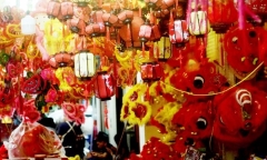 Đồ chơi truyền thống lên ngôi, phủ đỏ phố Hàng Mã trước thềm Tết Trung thu