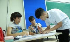 Thí sinh làm thơ “ngậm ngùi