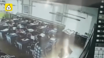 Video: Phẫn nộ cảnh cô giáo đánh học sinh sưng mắt, rách tai vì không biết đọc