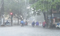 Dự báo thời tiết ngày 26/8: Bão giật cấp 11 áp sát Biển Đông, Bắc Bộ vẫn mưa lớn