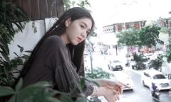 Ngẩn ngơ vì nhan sắc thướt tha cùng bảng thành tích cực