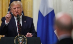 Tổng thống Trump giận dữ chỉ trích truyền thông Mỹ 