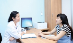 Liều lĩnh sinh nở thuận tự nhiên, sản phụ đặt mình và con vào cửa tử