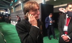 Lương 275 tỷ/năm, Luka Modric vẫn dùng iPhone 5S khiến nhiều người bất ngờ