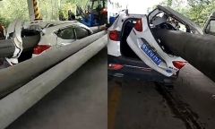 Tài xế thoát chết kì diệu sau khi bị cột bê tông đâm xuyên từ đầu đến đuôi xe