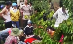 Sửa máy bơm dưới suối, 2 thanh niên bị điện giật tử vong
