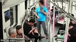 Video: Người đàn ông đấm thẳng mặt cô gái trẻ vì không cho số điện thoại làm quen