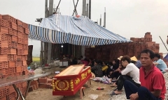 Vụ khiêng quan tài đi “bắt đền” nghi phạm: Nạn nhân đã được đưa về nhà mai tang