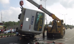 Xe buýt gây tai nạn, 2 người chết, 3 người bị thương