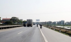 Một người buôn vịt say nắng tử vong trên quốc lộ