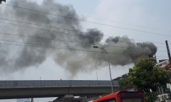 Canada: Cháy lớn tại nhà máy lọc dầu, cột khói cao ngút trời