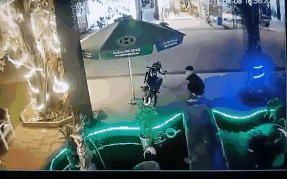 Video: Thanh niên ngồi xổm 