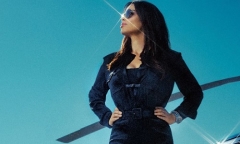 Chân dung MC 49 tuổi bị đồn là tình nhân của tỷ phú Amazon