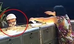 Clip: Nữ chủ tiệm vàng kể lại phút đối mặt với tên cướp táo tợn