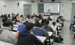 Các lớp học về tình yêu gây 