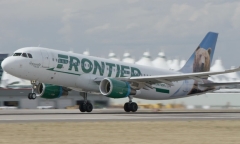 Tiếp viên hàng không Mỹ bị tố để mặc nữ hành khách bị tấn công tình dục