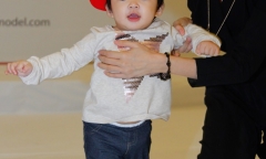 Bé Thỏ theo mẹ Xuân Lan đi casting Vietnam's Next Top Model