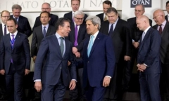 NATO tẩy chay Nga, ve vãn Ukraine