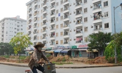 Chê vợ già, chồng cặp bồ với bạn học của con gái