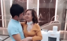 Tin tức đời sống mới nhất ngày 7/11/2018: Cô dâu 62 tuổi khoe clip hôn chồng cùng tuyên bố bất ngờ