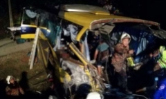 Xe bus lao xuống vách núi ngày Giáng sinh, 14 người thiệt mạng