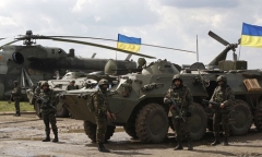 Hình ảnh quân đội Ukraina dùng máy bay, đại bác chống ly khai