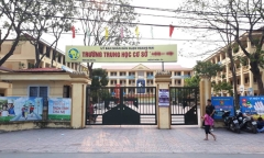 Phụ huynh làm đơn minh oan cho thầy giáo bị tố dâm ô 7 nam sinh ở Hà Nội