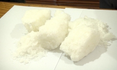 Nam thanh niên giấu 1kg ma túy đá cùng 300 triệu đồng trên điều hòa ở nhà nghỉ