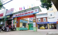 Đang khám bệnh, bác sĩ bị người nhà bệnh nhi xông vào hành hung