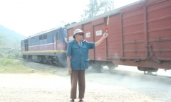 Người cựu binh tự nguyện gác tàu 12 năm, giữ bình yên cho cung đường sắt