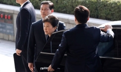 Công tố viên Hàn Quốc yêu cầu bắt giữ cựu Tổng thống Park Geun-hye