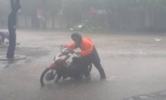 Dự báo thời tiết ngày 16/9: Bão số 10 suy yếu, Bắc và Trung Bộ vẫn mưa lớn