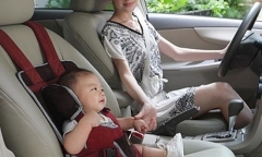 Đề xuất trẻ dưới 10 tuổi không được phép ngồi ghế trước trên ô tô