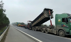 Trời mưa vẫn thảm mặt đường cao tốc Nội Bài - Lào Cai: VEC xử lý như thế nào?