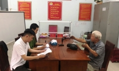 Mâu thuẫn giao thông, nam thanh niên 19 tuổi bị cụ ông 71 tuổi đánh gãy mũi