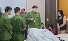 Tin pháp luật nổi bật 24h qua: Bắt quả tang 2 nam, 3 nữ 