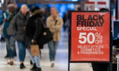 Phố Wall đổ dồn chú ý vào Black Friday, người dân Mỹ 